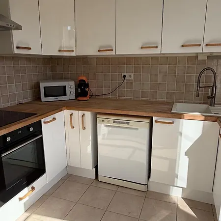 Great Location Next To A Park And Downtown, Well-equipped *