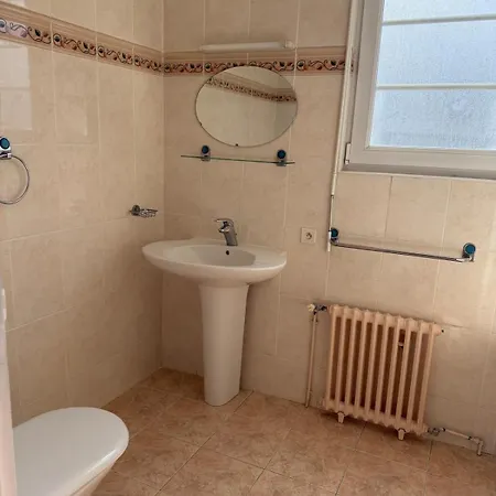 Great Location Next To A Park And Downtown, Well-equipped Апартаменты *